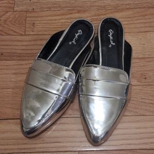 Metallic silver pointed slide flats